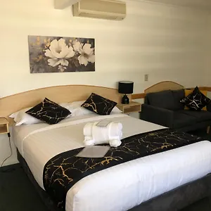 Motel Vines, Warwick